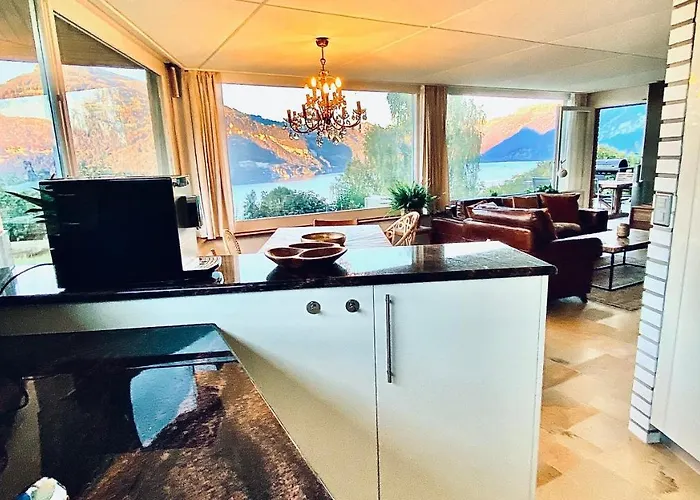 Nyaraló Lakeview Little House